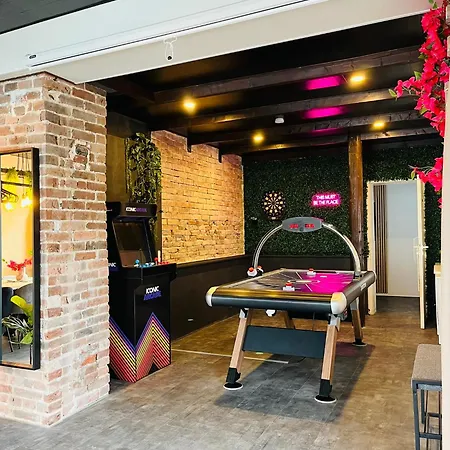 Overnight No4 - Arcade, Kino, Airhockey, Dart * Isernhagen